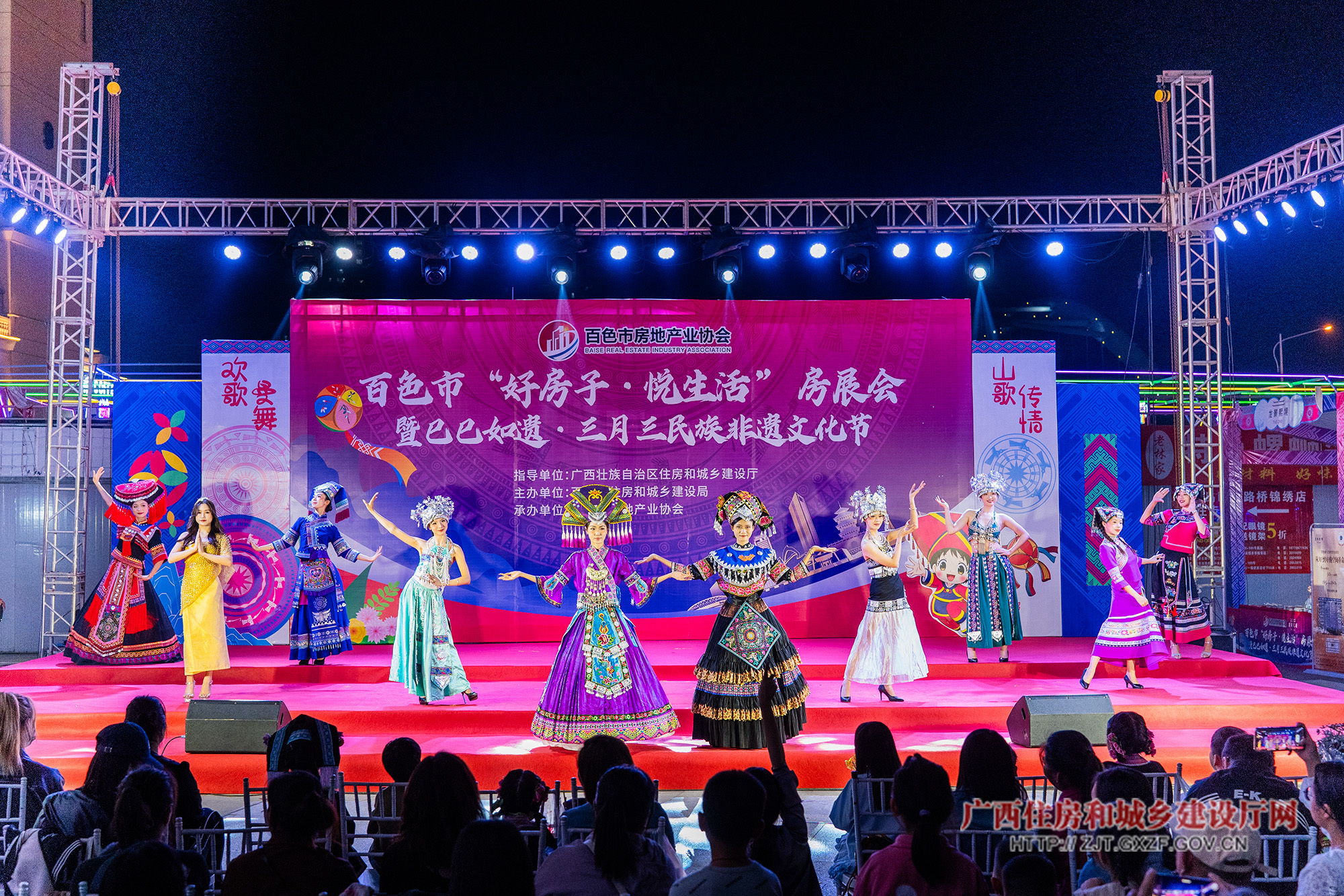 2000百色市“好房子·悦生活”房展会暨巳巳如遗·三月三民族非遗文化节开幕式 (4).jpg